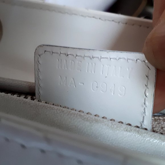 AUTHENTIC CHRISTIAN DIOR Lady Dior Bag - Medium - Picture 8 of 15